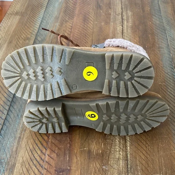 Women’s Avellini Winter Boots Size 9 Faux Fur New NWT Lace Front - Picture 6 of 9